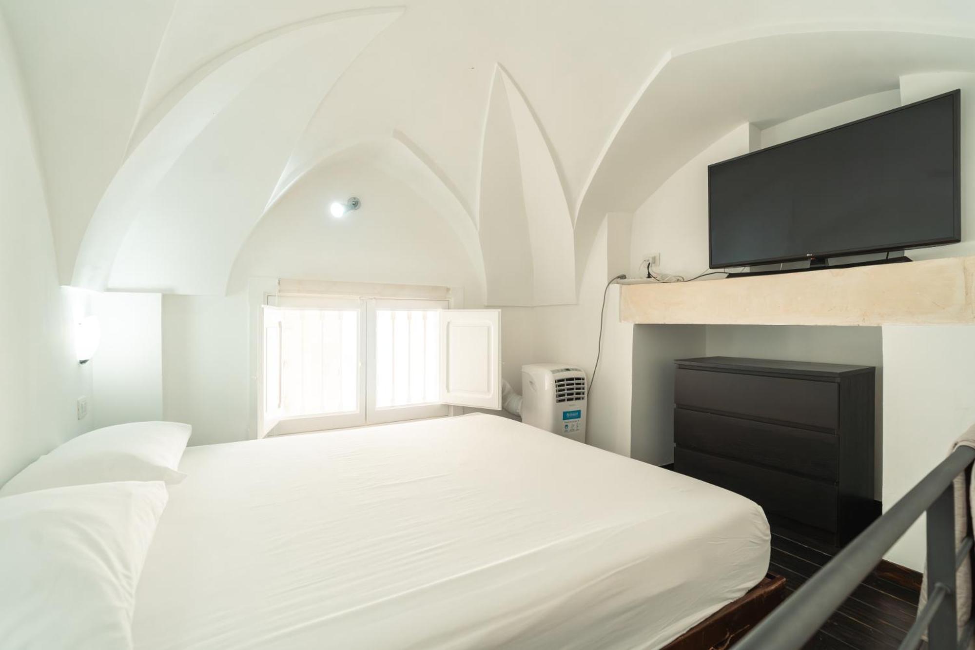 Donna Cristina Historic Apartment Лече Екстериор снимка